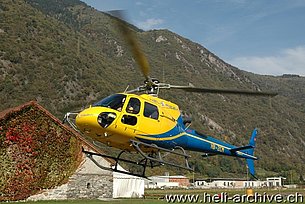 San Vittore/GR, July 2013 - The AS 350B3 Ecureuil HB-ZCM in service with Heli Rezia with its new look (M. Bazzani)