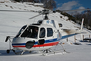 Monti di Comino/TI, dicembre 2005 - L'AS 350B3 Ecureuil HB-ZEC della Eliticino (M. Bazzani)
