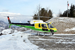Gsteigwiler/BE, January 2013 - The AS 350B3 Ecureuil HB-ZHA in service with Swiss Helicopter AG (K. Albisser)