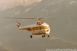 Novembre 1975 - L'Helitech-Sikorsky S-55T HB-XDS in servizio con la Eisenhut Aviation (archivio E. Devaud)