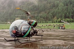 Aerodromo di Ambrì/TI, maggio 2000 - Il Westland/Agusta-Bell 47G3B-1 HB-XJE in servizio con il Groupe Hélico du Chablais (M. Bazzani)
