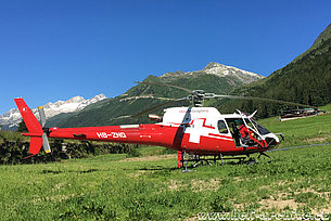 Airolo/TI, luglio 2016 - L'AS 350B3e Ecureuil HB-ZNQ in servizio con la Swiss Helicopter (M. Ceresa)