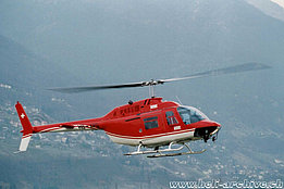 Aeroporto cantonale di Locarno/TI, marzo 2003 - L'Agusta-Bell 206B Jet Ranger III HB-XPQ in servizio con la Heliswiss (M. Bazzani)