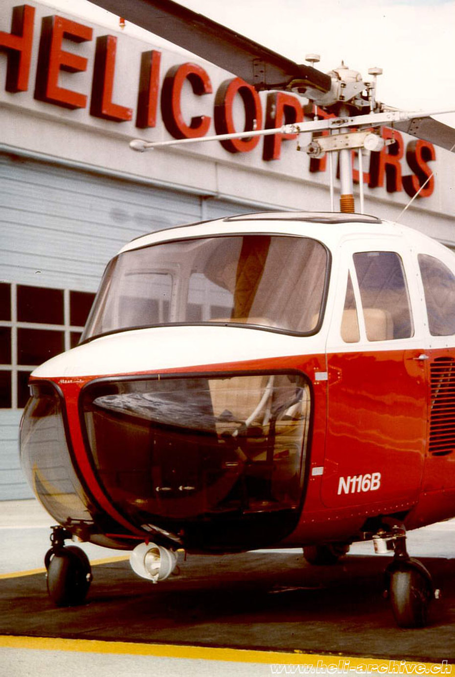 The Bell 47B features car-like windscreen and door (M. Bazzani)