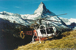 Zermatt/VS, 1978 - L'SA 315B Lama HB-XGE in servizio con la Air Zermatt. Sullo sfondo il celebre Cervino (M. Burkhard)