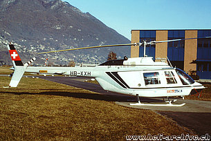 Aeroporto cantonale di Locarno/TI, giugno 1993 - Il Bell 206A/B Jet Ranger II HB-XXH in servizio con la Eliticino (M. Bazzani)