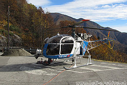Calascio/TI, novembre 2010 - L'SA 315B Lama HB-XMC in servizio con la Heli-TV (O. Colombi)