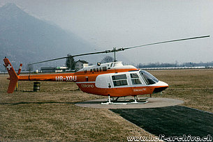 Aeroporto cantonale di Locarno/TI, marzo 1987 - Il Bell 206A/B Jet Ranger II HB-XOU in servizio con la Eliticino (HAB)