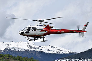Sion/VS, maggio 2015 - L'AS 350B3 Ecureuil HB-ZNA in servizio con la Air Glaciers (M. Bazzani)