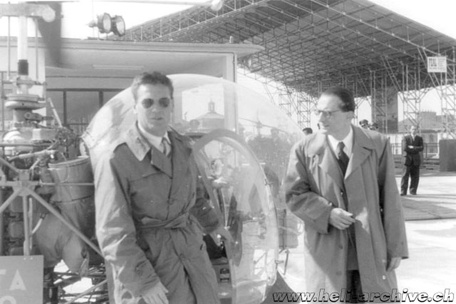 1950 - Albert Villard (left) photograph at the heliport "Leonardo da Vinci" during the Milan fair (W. Demuth)
