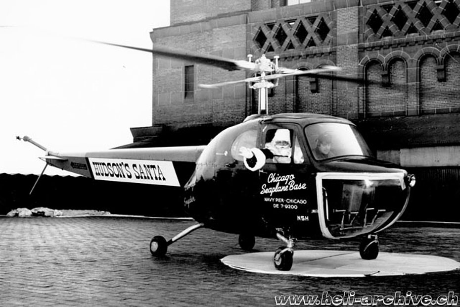The Bell 47B N5H in service with Chicago Seaplane Base with a VIP passenger (Bell Helicopter)
