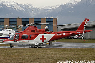 Aeroporto cantonale di Locarno/TI, dicembre 2004 - L'Agusta A109K2 HB-XWA in servizio con la Rega (C. De Stefani)