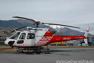 Sion/VS, febbraio 2011 - L'elicottero AS 350B3 Ecureuil HB-ZCZ della Air Glaciers provvisto di verricello di soccorso (M. Bazzani)