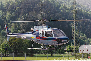 Erstfeld/UR, anni Novanta - L'AS 350B2 Ecureuil HB-XJC in servizio con la Lions Air (K. Albisser)