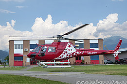 Locarno airport/TI, July 2018 - The AS 350B3 Ecureuil HB-ZOY in service with Air Zermatt (M. Bazzani)