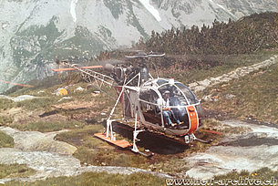 Luglio 1974 - Paul Schmid ai comandi dell'SA 315B Lama HB-XEN in servizio con la Heliswiss (HAB)