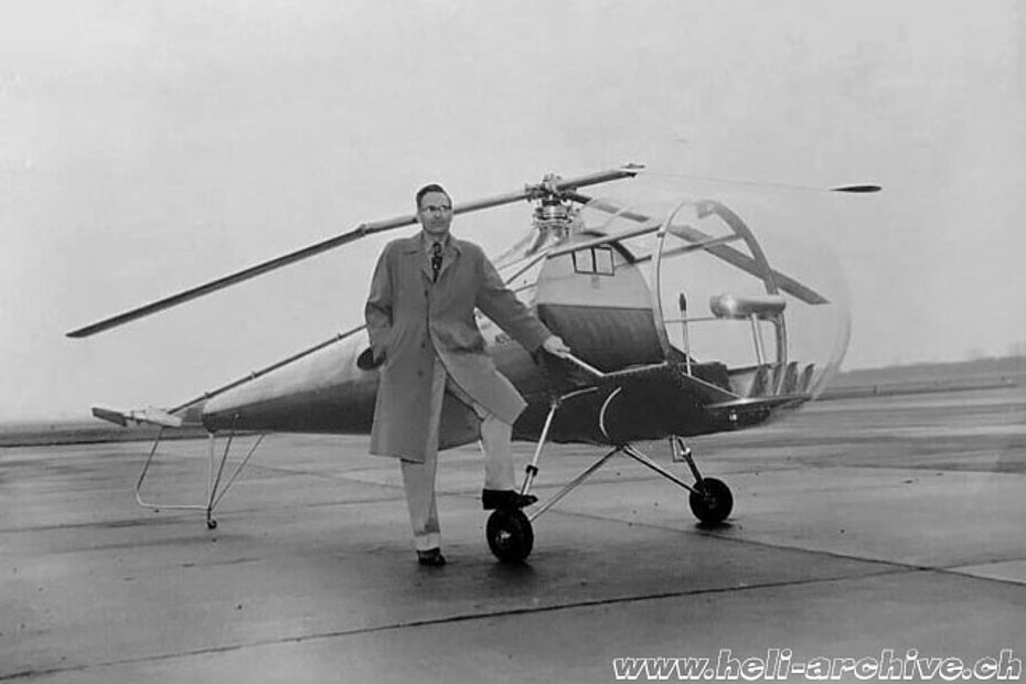 1953 - Newby Odell Brantly accanto al prototipo del Brantly B-2 qui visibile nella sua forma originale (Brantly)