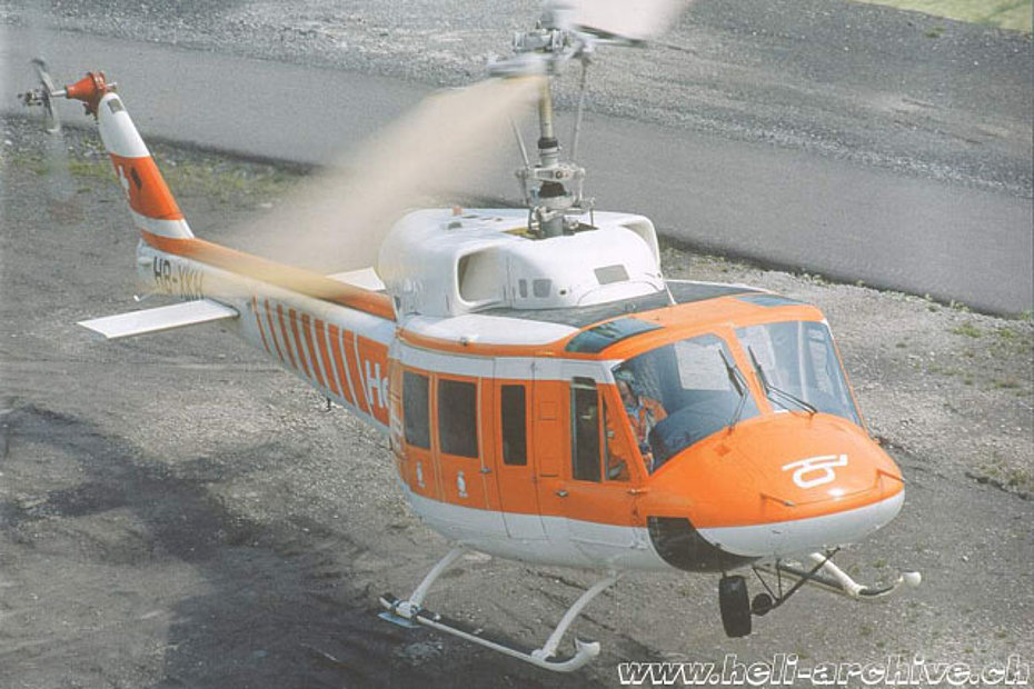 JB Schmid ai comandi del Bell 214B Big Lifer HB-XKH in servizio con la Heliswiss (P. Aegerter)