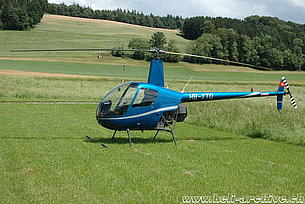 Beromünster/LU, giugno 2007 - Il Robinson R-22 Beta HB-XTQ in servizio con la Airport Helicopter Basel (K. Albisser)