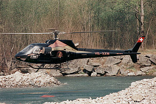 Grono/1997 - L'AS 350B2 Ecureuil HB-XXW in servizio con la Tarmac Aviation (M. Bazzani)