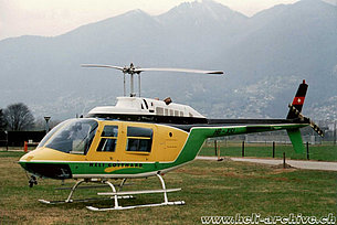 Aeroporto cantonale di Locarno/TI, marzo 2003 - Il Bell 206B Jet Ranger III HB-XSI in servizio con la Heli Gotthard AG (M. Bazzani)