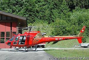 Gsteigwiler/BE, giugno 2014 - L'AS 350B3 Ecureuil HB-ZKT in servizio con la Swiss Helicopter (M. Bazzani)