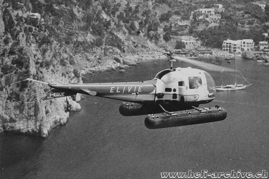 The Agusta-Bell 47J Ranger I-EDUE in service with Elivie photographed "air to air" from another helicopter (HAB)