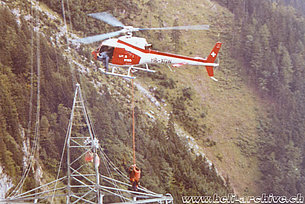 Anni Ottanta - L'AS 350B Ecureuil HB-XGW in servizio con la Linth Helikopter (fam. Kolesnik)