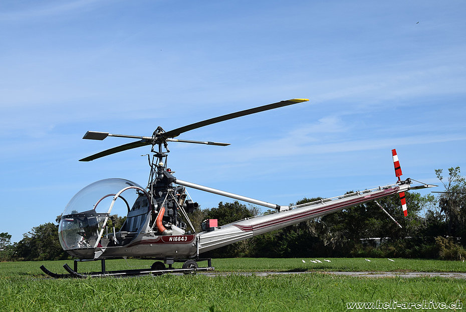 Novembre 2015 - L'Hiller UH-12B N16643 fotografato all'eliporto di Dove/Florida (M. Bazzani)