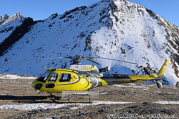 Unterrothorn/VS, December 2016 - The AS 350B3 Ecureuil HB-ZSE in service with Swift Copters SA (H. Zurniwen)