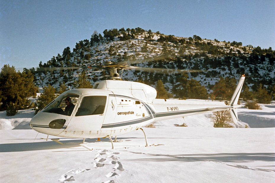 The second prototype of the AS 350 F-WVKI. Some differences with the models manufactured in series are quite evident such as for example the door and the turbine cowlings (archive Aérospatiale)