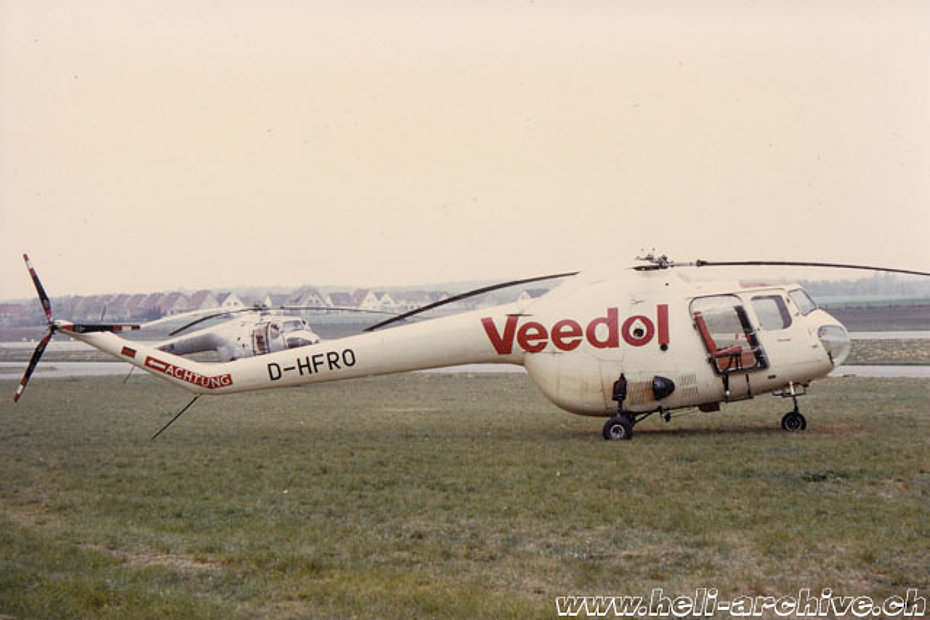 Peine-Eddese/Germania, agosto 1974 - Il Bristol 171 D-HFRO della Nord Helikopter con l'adesivo della nota marca di olii "Veedol" (Ken Elliott)