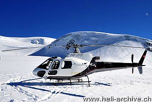 Testa Grigia/VS, marzo 2013 - L'AS 350B3+ Ecureuil HB-ZPS in servizio con la Swiss Helicopter AG (H. Zurniwen)