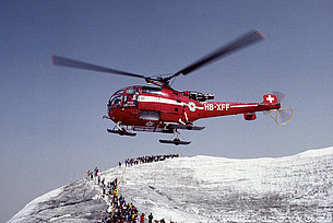 Alpi svizzere, anni Settanta - L'SA 319B Alouette III HB-XFF in servizio con la Rega (archivio Bianchetti)