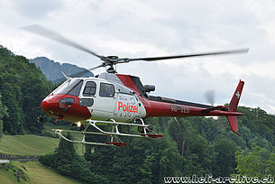 Morschach/SZ, June 2012 - The AS 350B3 Ecureuil HB-ZED of Heli-Linth in temporary service with the police corp (T. Schmid)