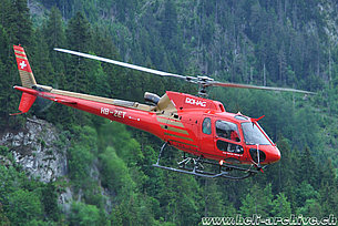 Zweisimmen/BE, June 2010 - The AS 350B3 Ecureuil HB-ZET in service with Bohag (K. Albisser)
