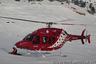 Zermatt-Findeln/VS, January 2013 - The Bell 429 HB-ZSU in service with Air Zermatt during a rescue mission (photo H. Zurniwen)