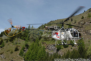 Valle di Blenio, giugno 2006 - L'SA 315B Lama HB-XDN in servizio con la Eliticino (M. Bazzani)