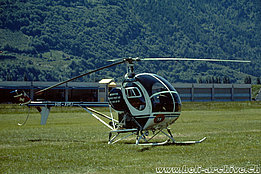 Bex/VD, May 2004 - The Schweizer 300C HB-XPU in service with Helikopter-Service Triet AG (M. Bazzani)