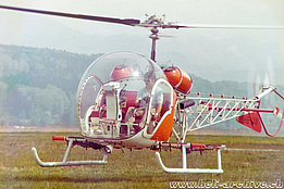 Belp/BE, late 1960s - Peter Kolesnik at the controls of the Bell 47G2 HB-XAW in service with Heliswiss (fam. Kolesnik)
