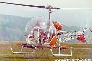 Belp/BE, fine anni Sessanta - Peter Kolesnik ai comandi del Bell 47G2 HB-XAW in servizio con la Heliswiss (fam. Kolesnik)