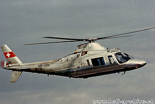 Anni 90 - L'Agusta A109AII HB-XRK in servizio con la Helog (P. Wernli)