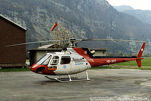 Mollis/GL, anni Novanta - L'AS 350B2 Ecureuil HB-XVT in servizio con la Heli-Linth (famiglia Kolesnik)