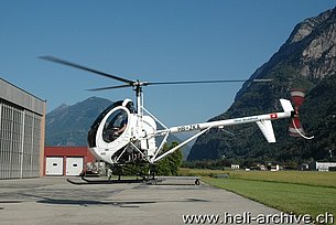Lodrino/TI, settembre 2012 - Lo Schweizer 300C HB-ZKA in servizio con la Fuchs Helikopter (M. Bazzani)
