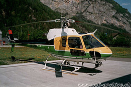Erstfeld/UR, giugno 2000 - L'AS 350B3 Ecureuil HB-ZBH in servizio con la Heli-Gotthard (K. Albisser)