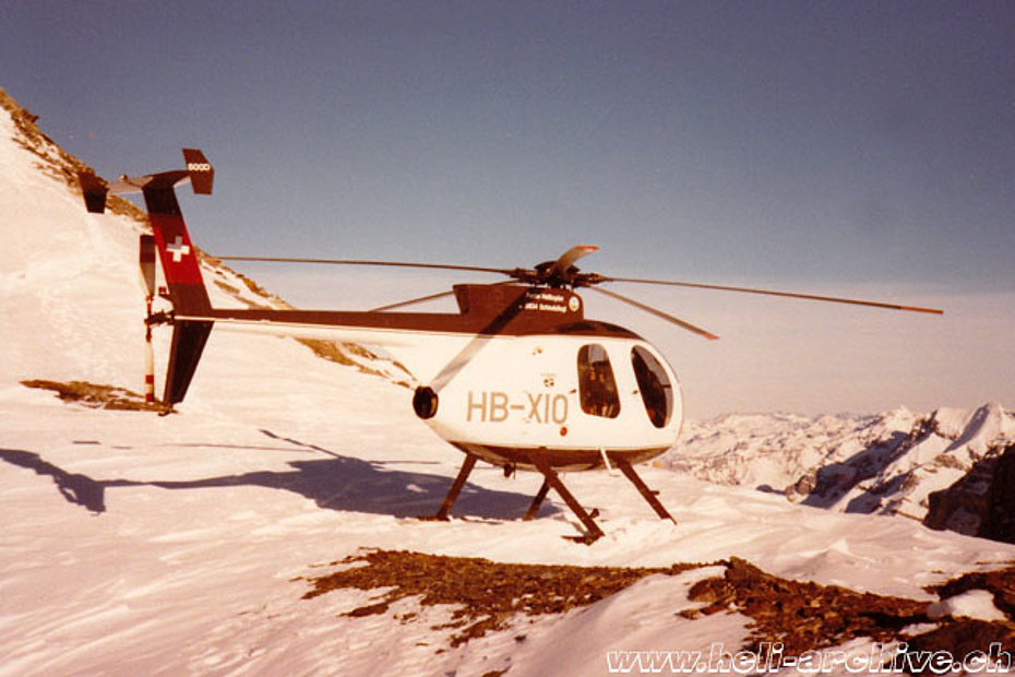 Swiss Alps, early 1980s - The Hughes 500D HB-XIO of the Swiss operator Robert Fuchs (HAB)