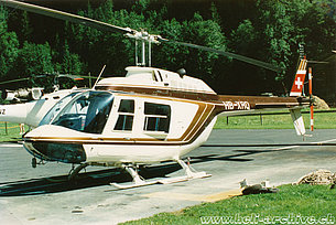 Lauterbrunnen/BE, agosto 1987 - Il Bell 206B Jet Ranger III HB-XRQ in servizio con la Air Glaciers (archivio B. Pollinger)