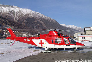 Samedan/GR, dicembre 2004 - L'Agusta A109K2 HB-XWJ in servizio con la Rega (M. Ceresa)