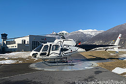 Locarno airport/TI, January 2021 - The AS 350B3e Ecureuil HB-ZVU in service with Tarmac Aviation (M. Bazzani)