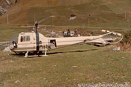 1964 - L'Agusta-Bell 47J3B-1 HB-XBX fotografato durante un trasporto di materiale (archivio M. Burkhard)